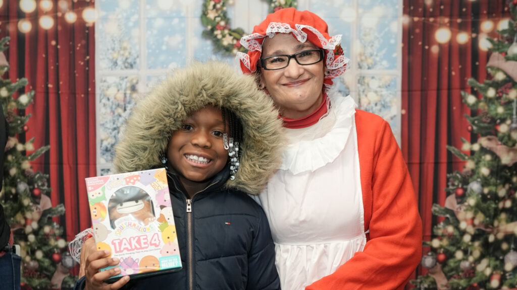 A child and Mrs. Claus at Betances Houses.