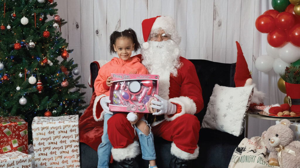 A child with Santa at Betances Houses.